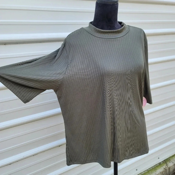 NWT Full Circle Trends Womens Green Short Sleeve Mock Neck Stretch Ribbed Top 2X - Picture 8 of 10